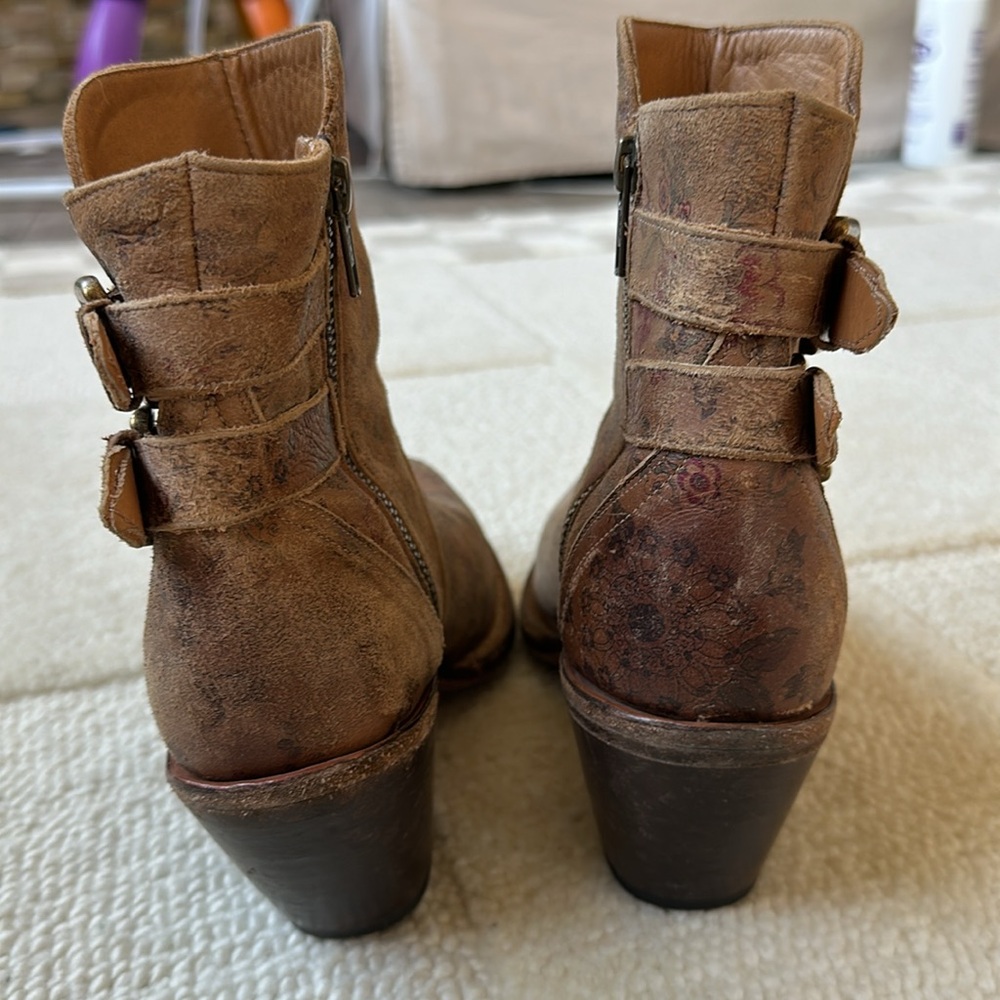 Lucchese Catalina brown floral distressed booties size 7.5 B - Picture 6 of 12